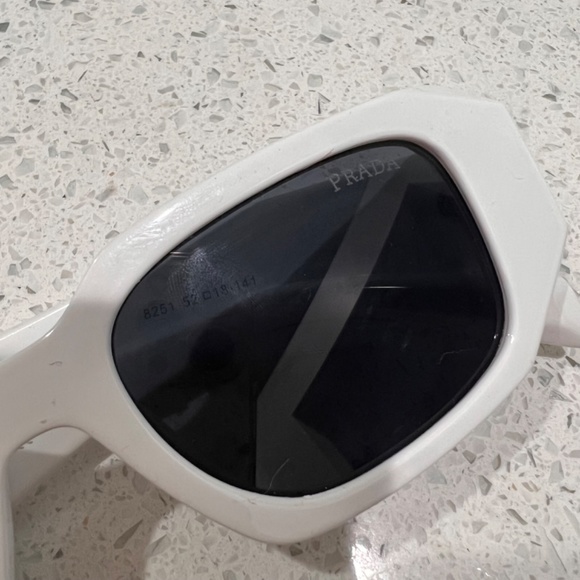 Prada sunglasses - Picture 2 of 4